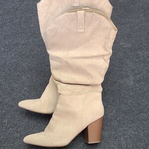Kohl's Cream Heeled Boots with Slouchy Design